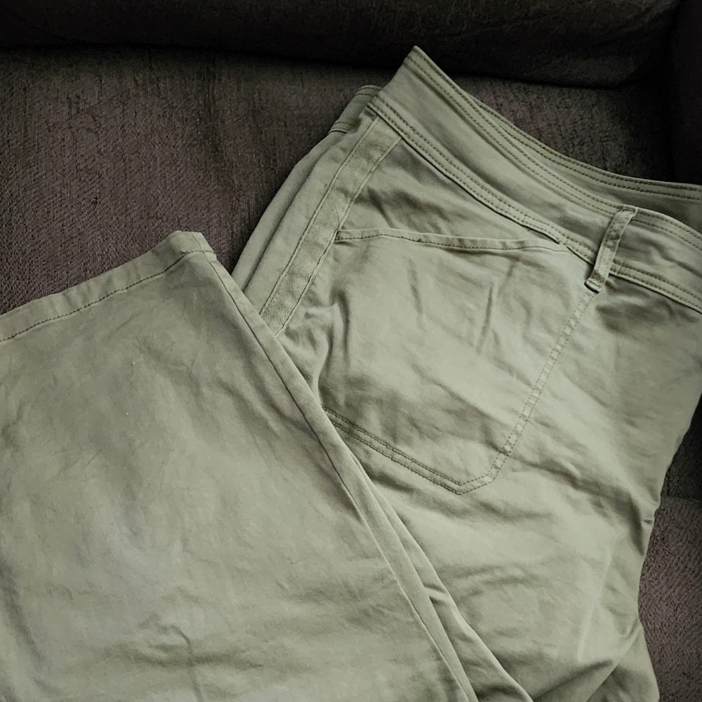 Torrid plus size Utility Capri pants in Olivine color